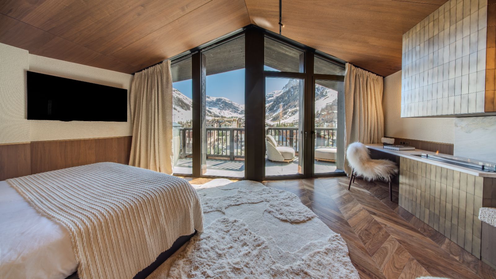 Luxury-Ski-Chalet-Vald'Isere-ChaletdeCristal-OSC-Bedroom.jpg