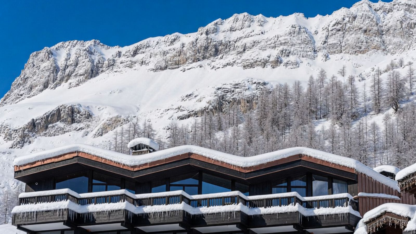 Luxury-Ski-Chalet-Vald'Isere-ChaletdeCristal-OSC-Chalet (2).jpg