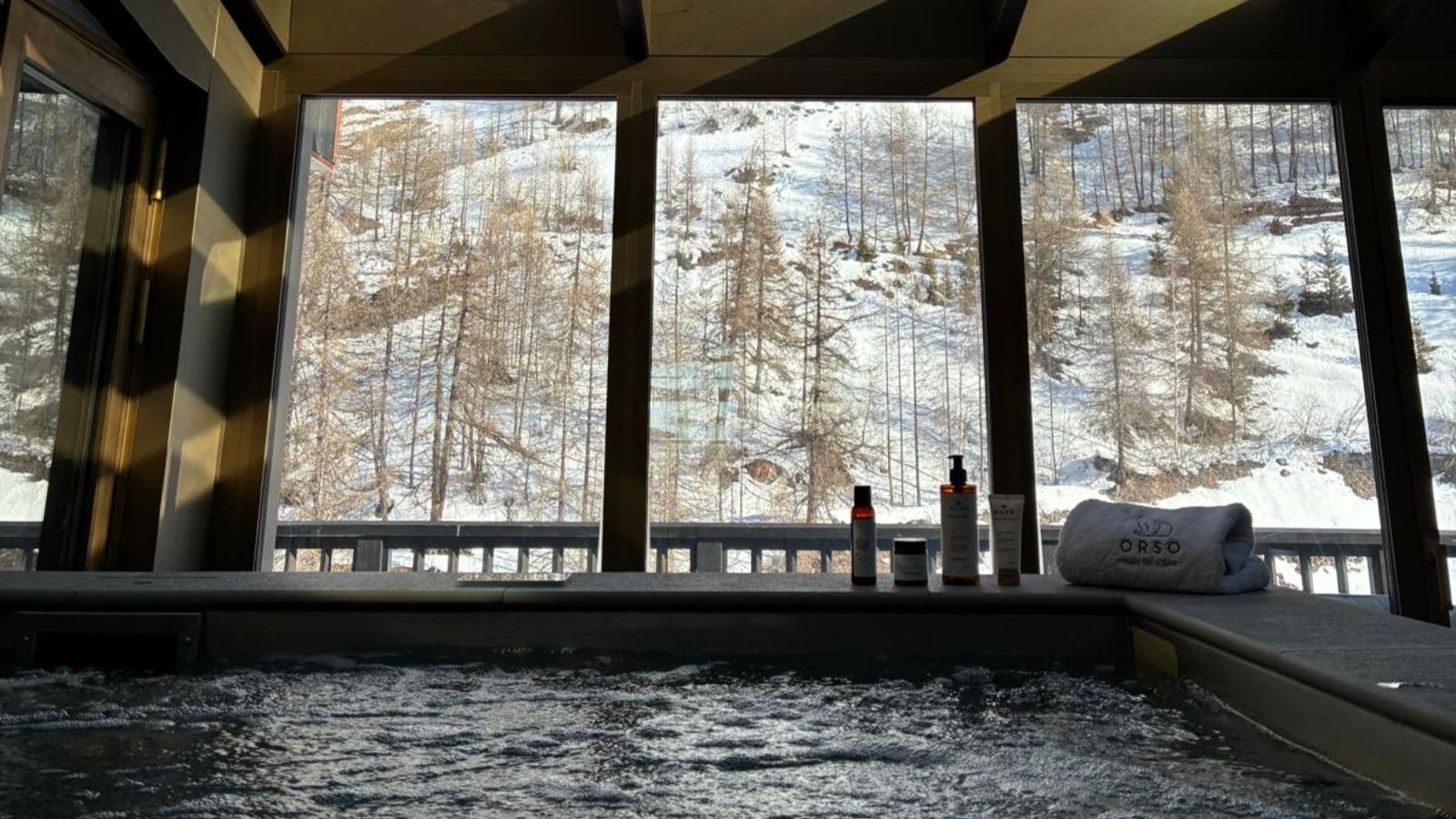 Luxury-Ski-Chalet-Vald'Isere-ChaletdeCristal-OSC-Jacuzzi.jpeg