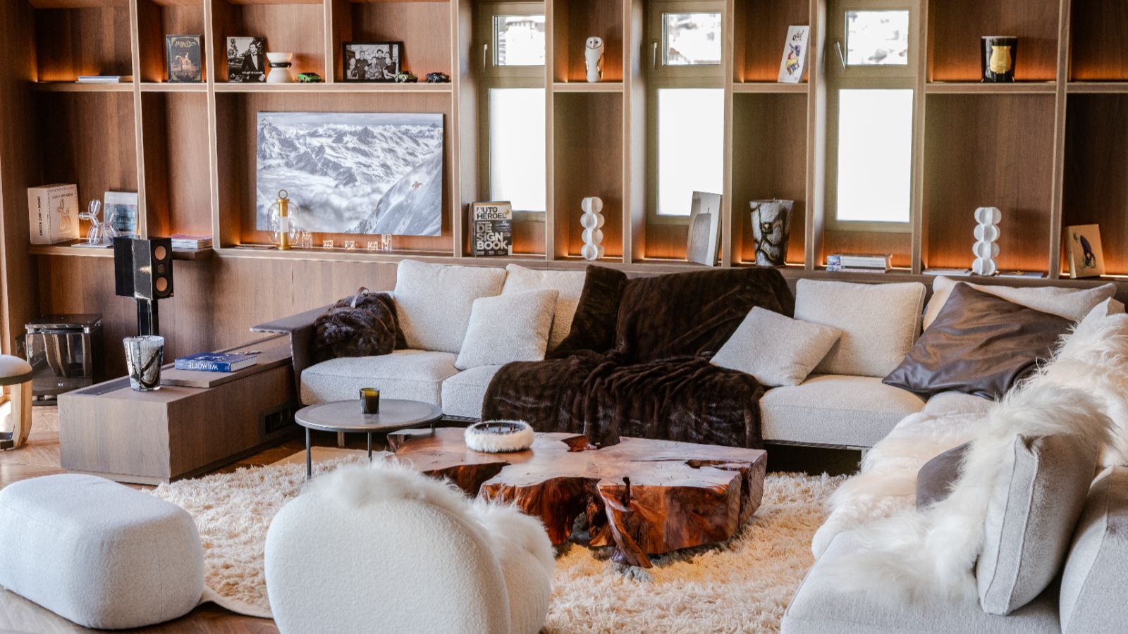 Luxury-Ski-Chalet-Vald'Isere-ChaletdeCristal-OSC-Lounge (3).jpg