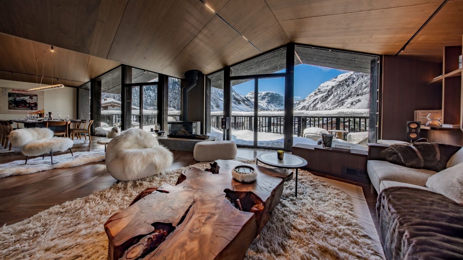 Luxury-Ski-Chalet-Vald'Isere-ChaletdeCristal-OSC-Lounge (4).jpg