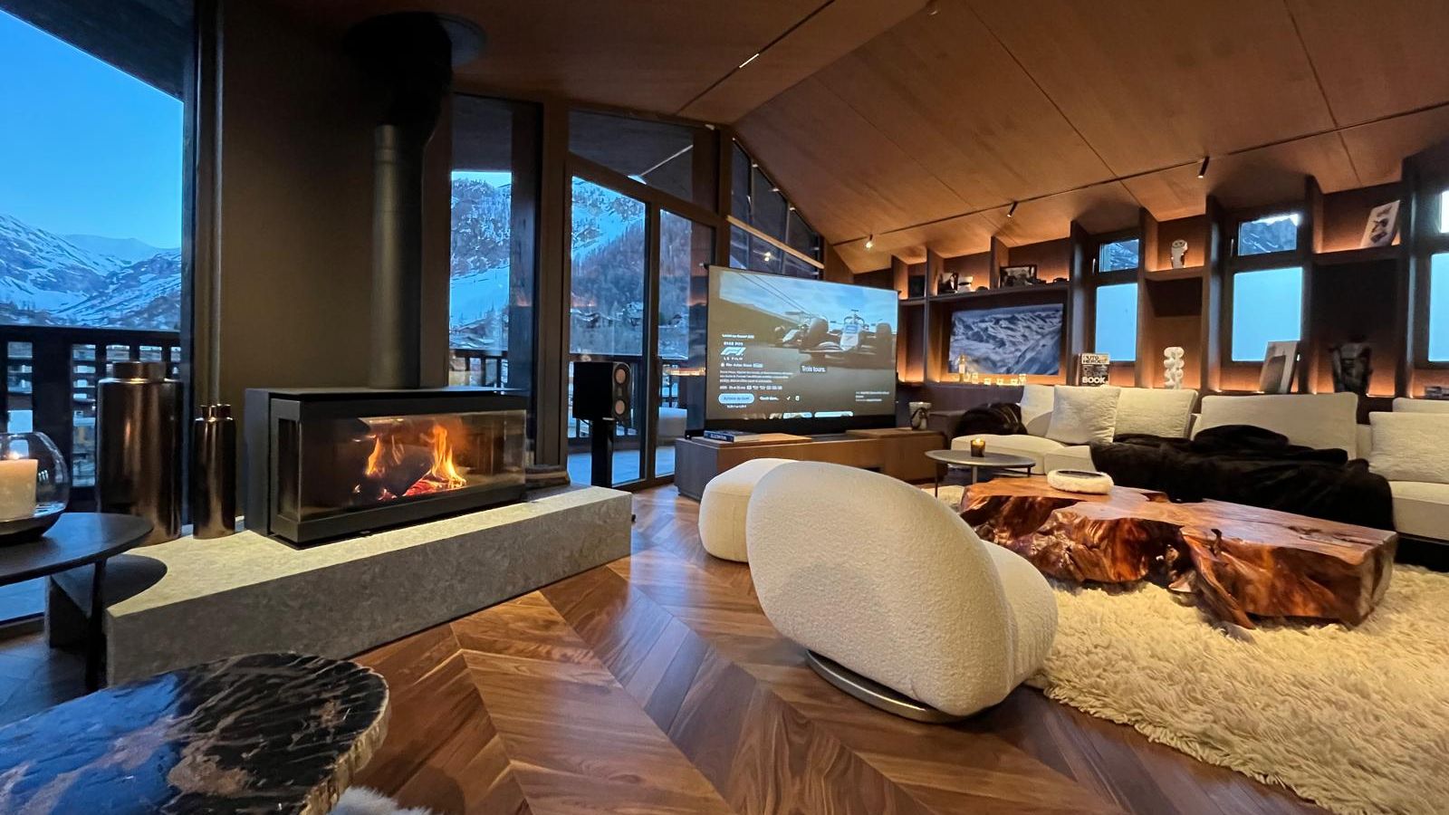 Luxury-Ski-Chalet-Vald'Isere-ChaletdeCristal-OSC-Lounge.jpg