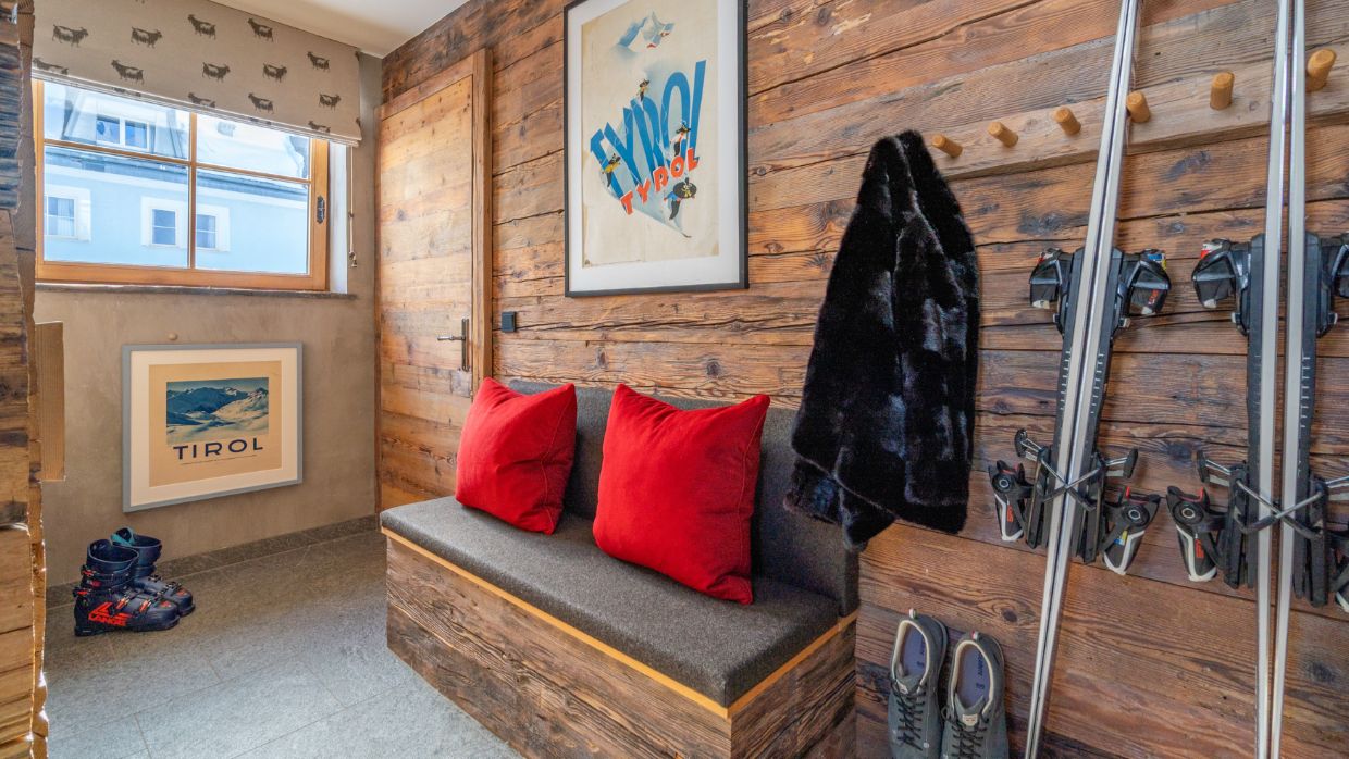 Luxury-Ski-Chalet-Verbier-Skyfall-Penthouse-OSC-SkiRoom (2).jpg
