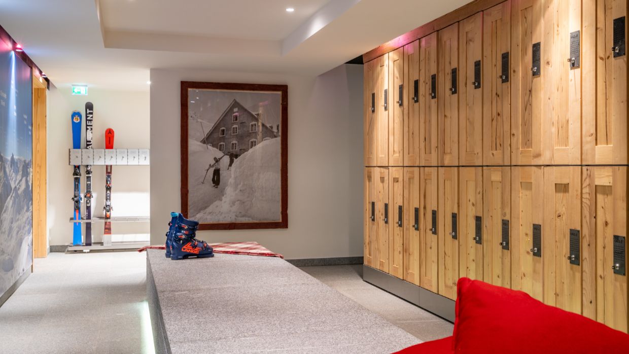 Luxury-Ski-Chalet-Verbier-Skyfall-Penthouse-OSC-SkiRoom.jpg