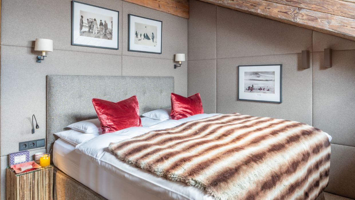 Luxury-Ski-Chalet-Verbier-Skyfall-Penthouse-OSC-Bedroom (2).jpg