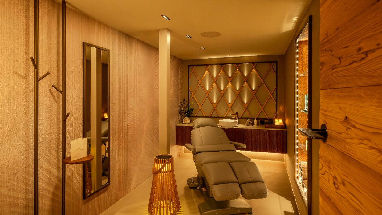 Luxury -hotel-Zermatterhof_OSCSpa_Treatment Room.jpg