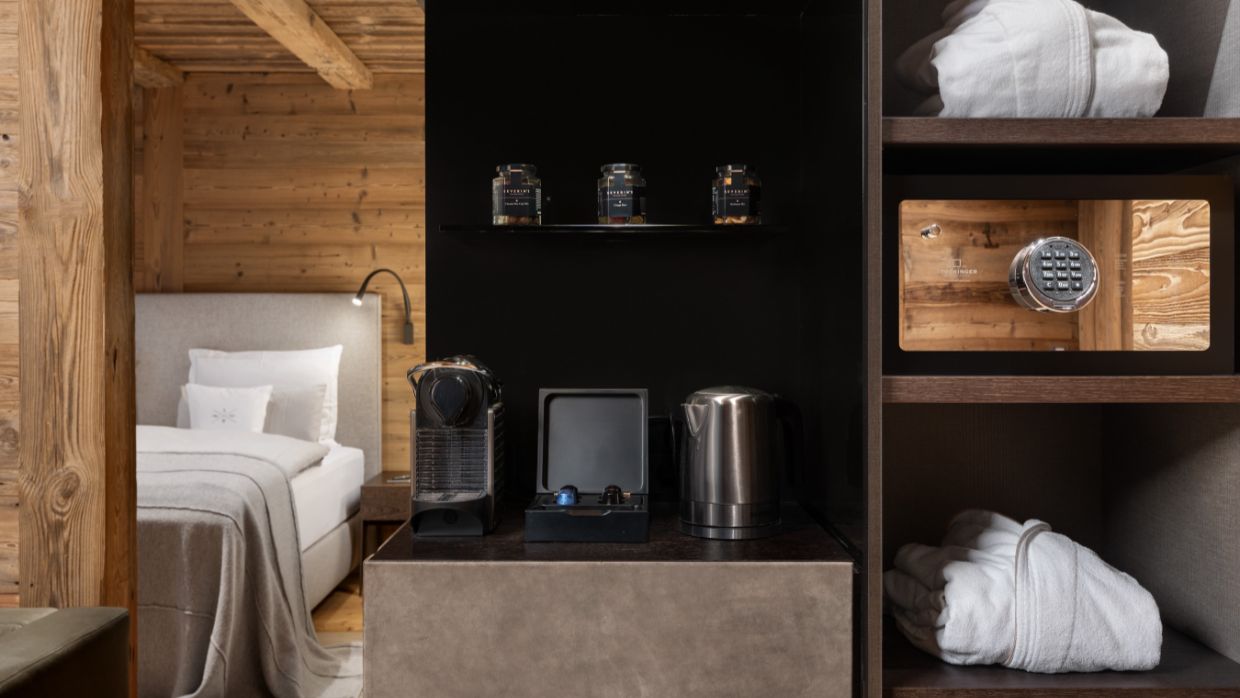 Luxury-Ski-Hotel-Lech-Severins-OSC-Bedroom (4).jpg