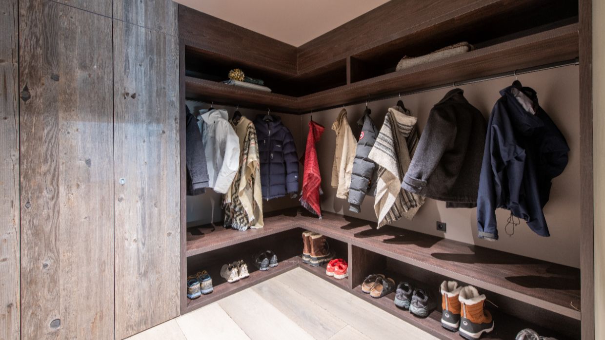 Luxury-Ski-Chalet-Morzine-Chalet-Bisou-OSC-Ski room.jpg