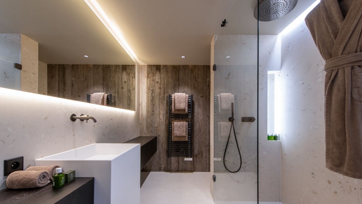 Luxury-Ski-Chalet-Morzine-Chalet-Bisou-OSC -Bathroom (4).jpg