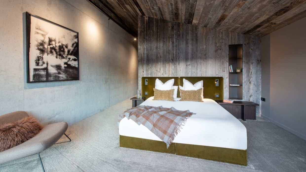 Luxury-Ski-Chalet-Morzine-Chalet-Bisou-OSC -Bedroom (5).jpg