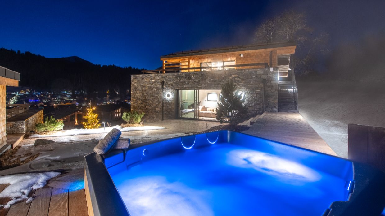 Luxury-Ski-Chalet-Morzine-Chalet-Bisou-OSC -Hottub.jpg