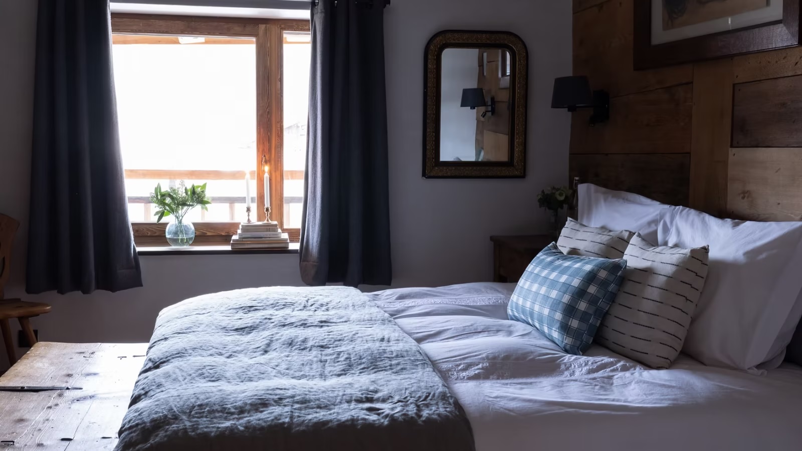 Luxury-Ski-Chalet-Chamonix-La-Ferme-Des-Frasserands-Oxford-Ski-Bedroom.jpg