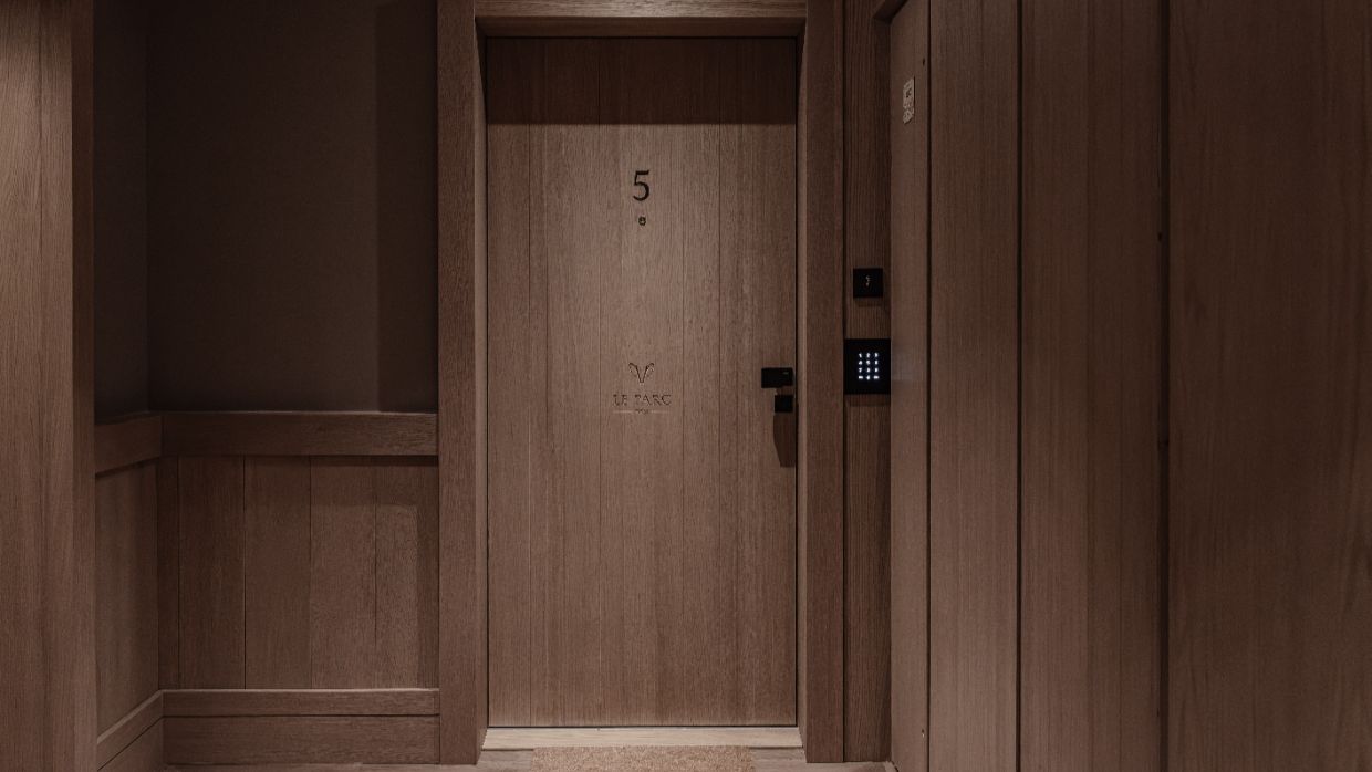 Luxury-Ski-Chalet-Le CINQ-OSC- Door.jpg