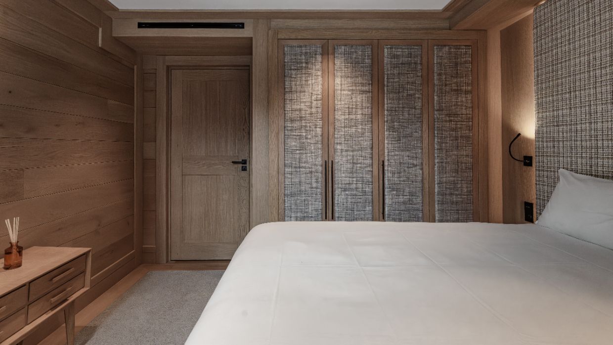 Luxury-Ski-Chalet-Le CINQ-OSC-Bedroom (1).jpg