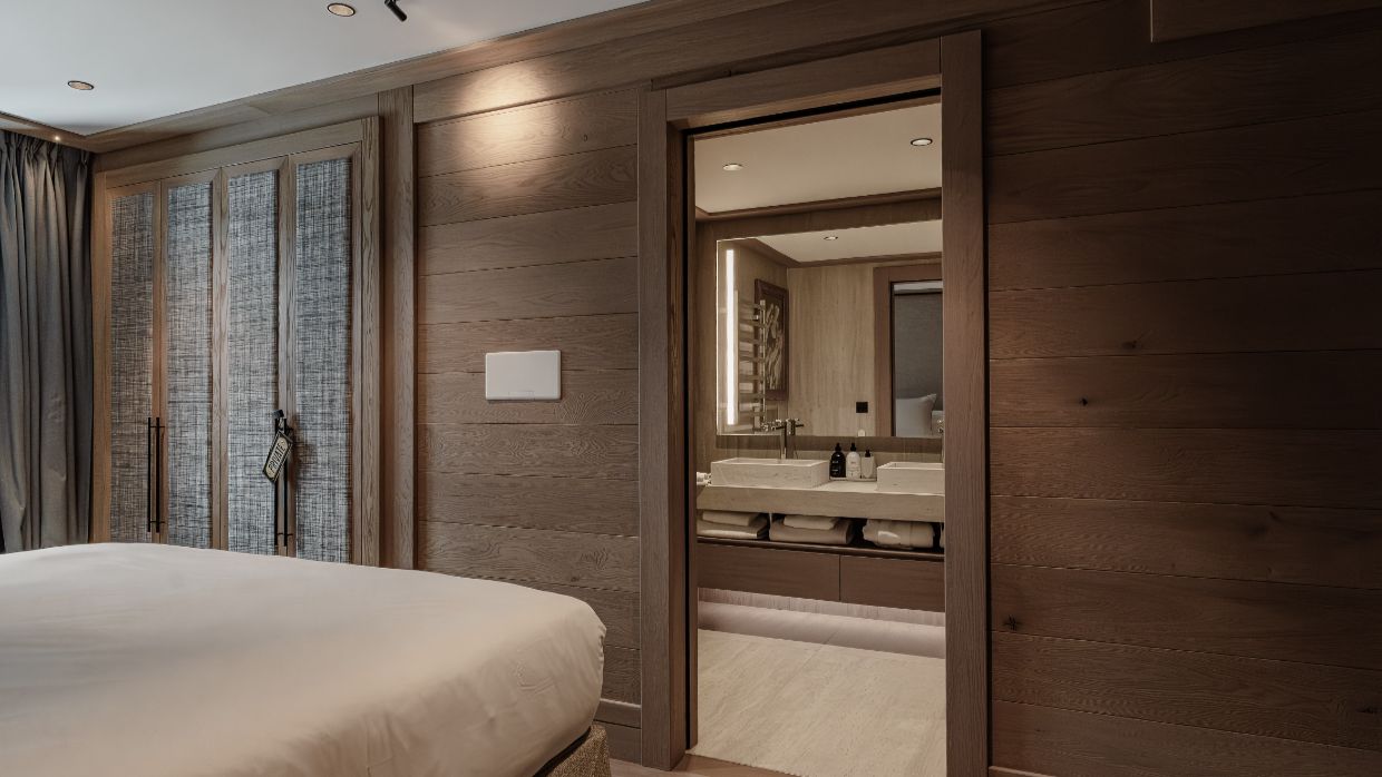 Luxury-Ski-Chalet-Le CINQ-OSC-Bedroom (2).jpg