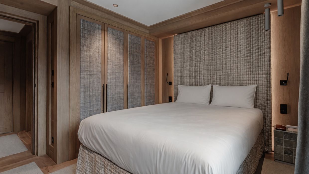 Luxury-Ski-Chalet-Le CINQ-OSC-Bedroom (3).jpg