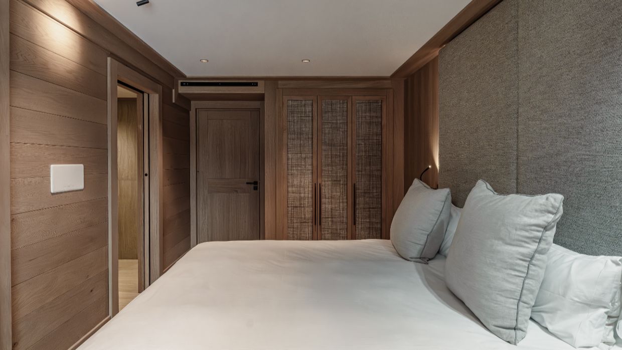 Luxury-Ski-Chalet-Le CINQ-OSC-Bedroom (4).jpg