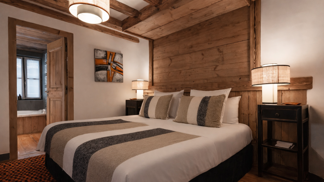 Luxury-Ski-Chalet-Le-Alice-OSC-Bedroom.png