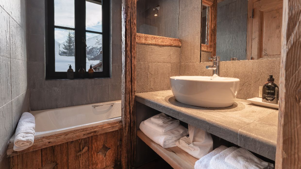 Luxury-Ski-Chalet-Le Alice-OSC-Bathroom (3).jpg