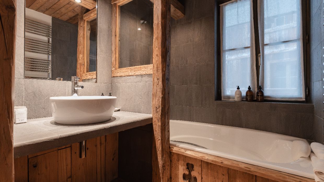 Luxury-Ski-Chalet-Le Alice-OSC-Bathroom (4).jpg