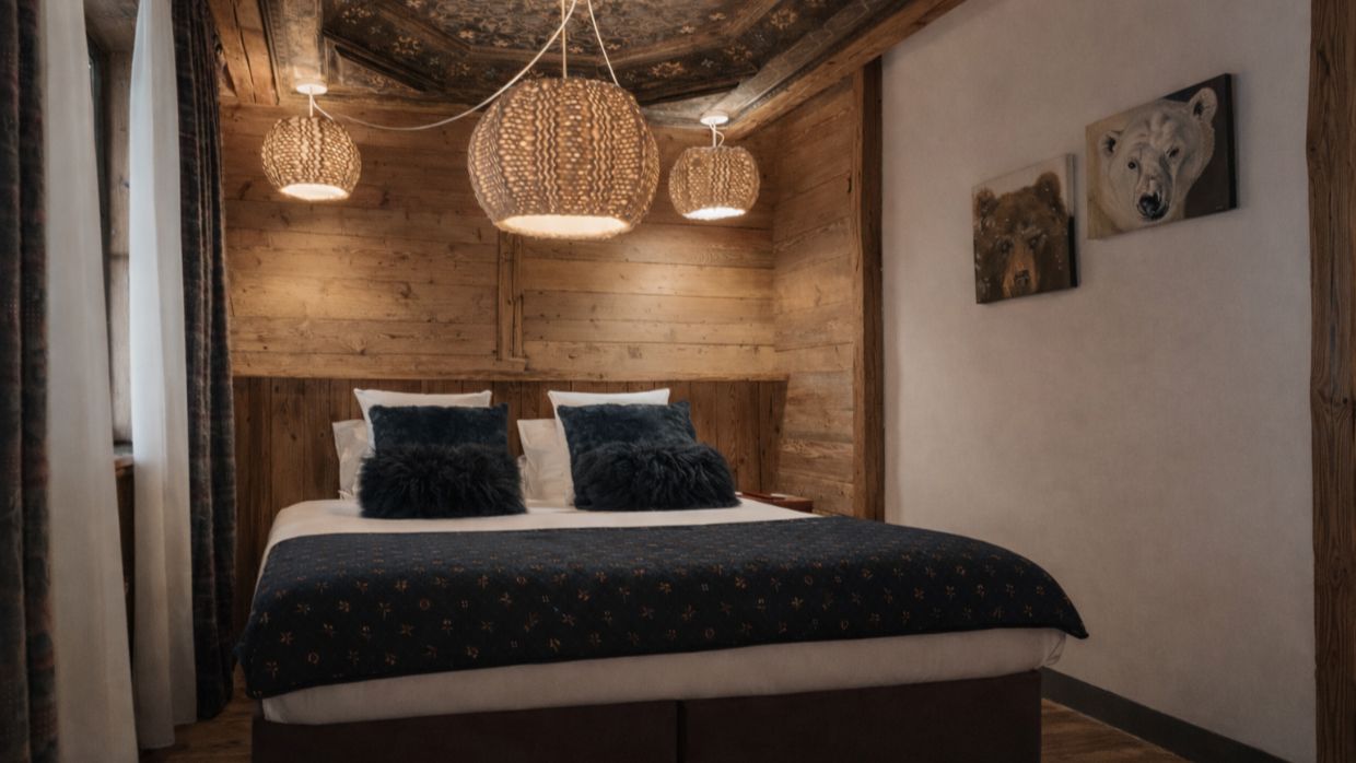 Luxury-Ski-Chalet-Le Alice-OSC-Bedroom (6).jpg