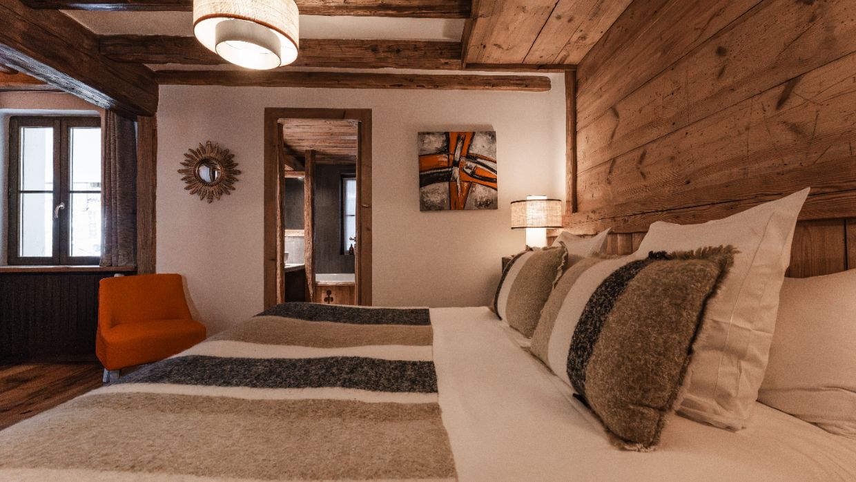 Luxury-Ski-Chalet-Le Alice-OSC-Bedroom (8).jpg