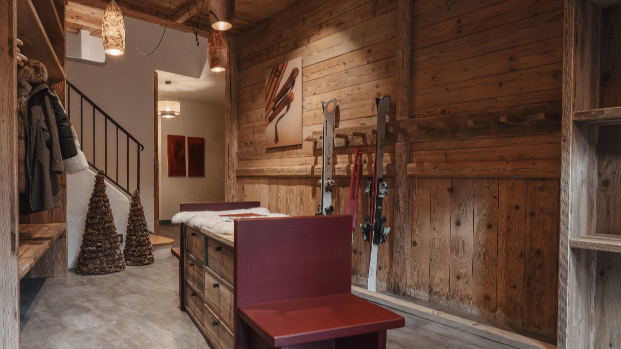 Luxury-Ski-Chalet-Le Alice-OSC-Ski room.jpg