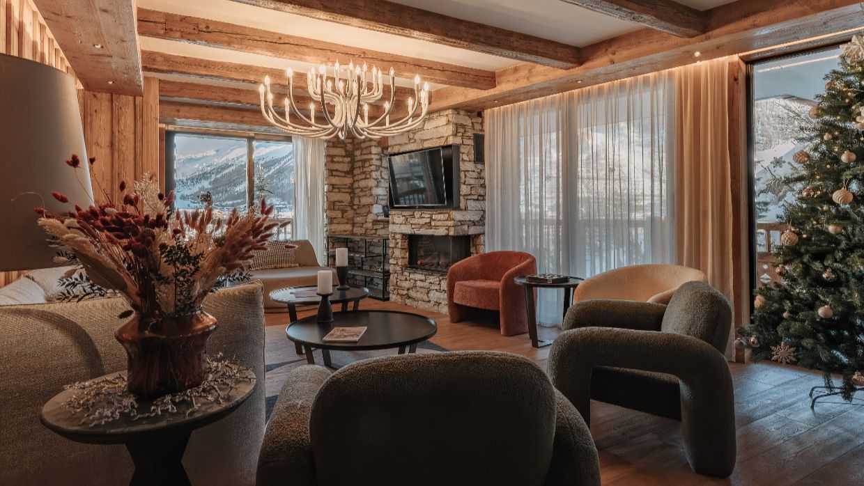Luxury-Ski-Chalet-Le-Best -View-OSC-Lounge (2).jpg