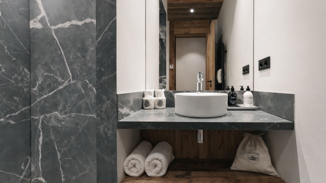 Luxury-Ski-Chalet-Le-Best -View-OSC-Bathroom.jpg