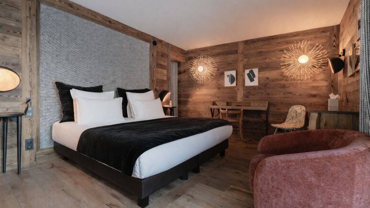 Luxury-Ski-Chalet-Le-Best -View-OSC-Bedroom (2).jpg