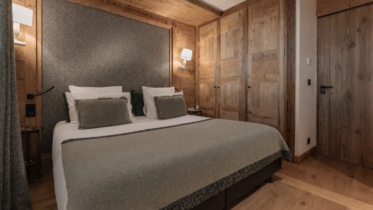 Luxury-Ski-Chalet-Le-Best -View-OSC-Bedroom (3).jpg