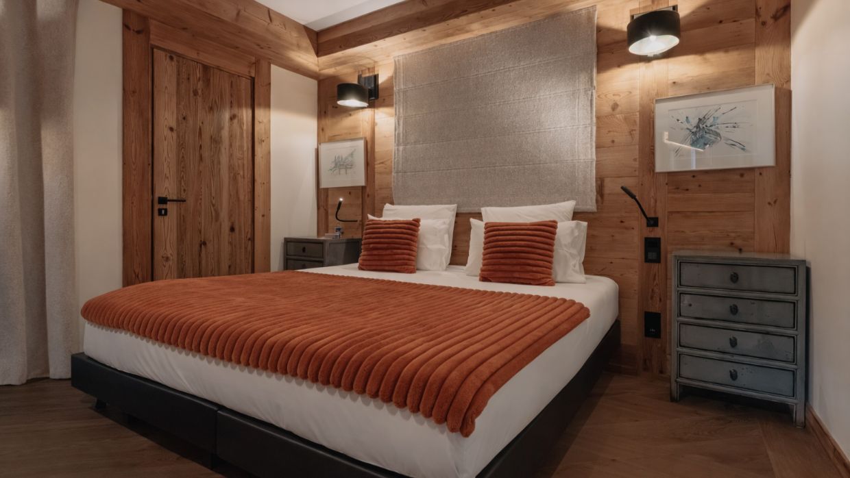 Luxury-Ski-Chalet-Le-Best -View-OSC-Bedroom (6).jpg
