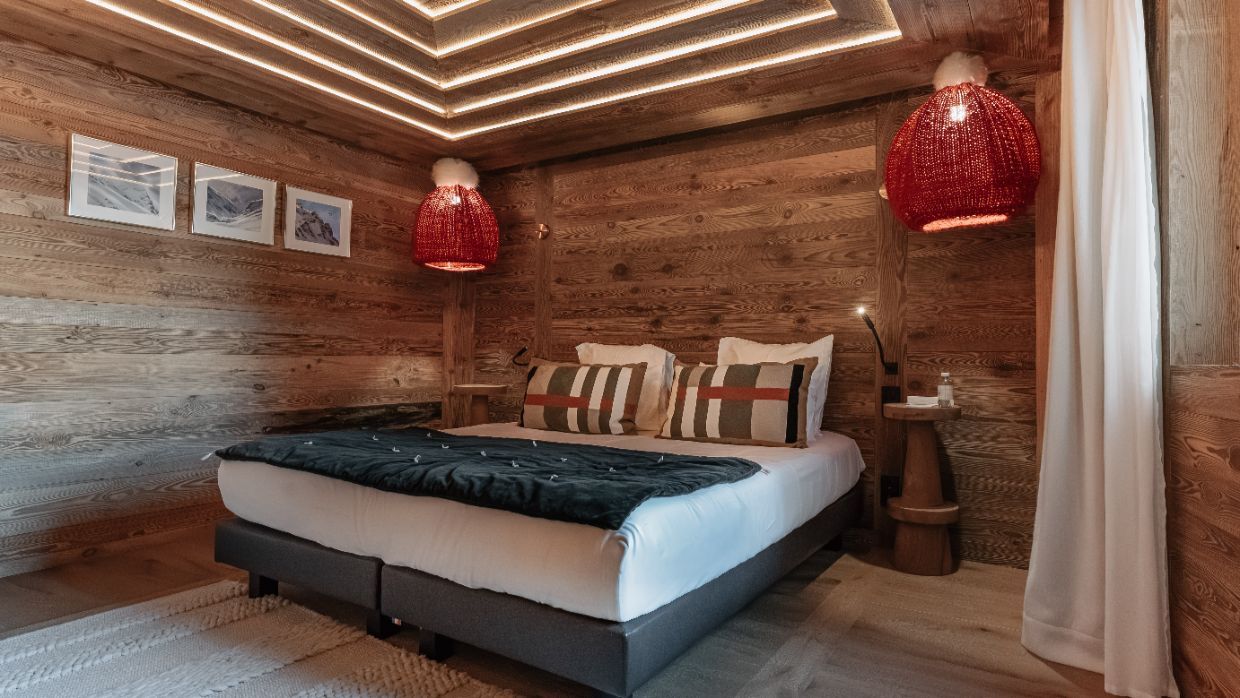 Luxury-Ski-Chalet-Le-Best -View-OSC-Bedroom (7).jpg