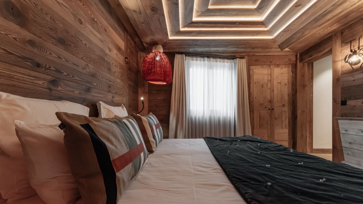 Luxury-Ski-Chalet-Le-Best -View-OSC-Bedroom (8).jpg