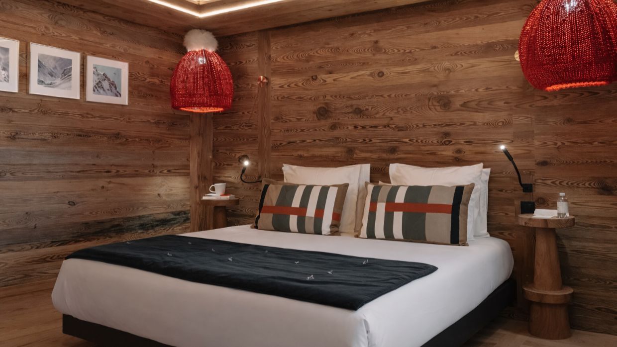 Luxury-Ski-Chalet-Le-Best -View-OSC-Bedroom (9).jpg