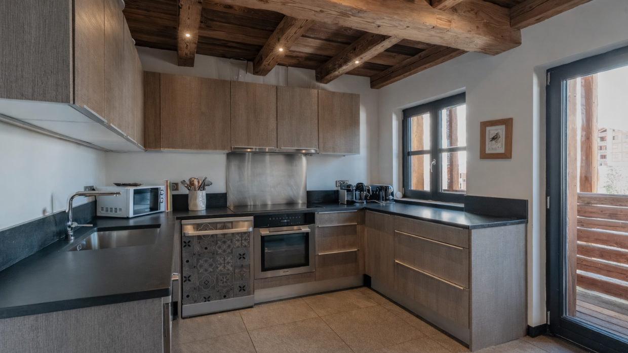 Luxury-Ski-Chalet-Vald'Isere-La Face-OSC-Kitchen.png