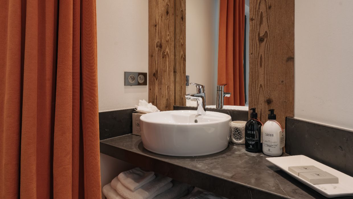 Luxury-Ski-Chalet-Vald'Isere-La Face-OSC-Bathroom (2).jpg