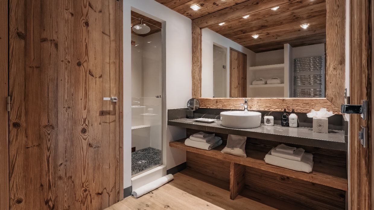 Luxury-Ski-Chalet-Vald'Isere-La Face-OSC-Bathroom (3).jpg