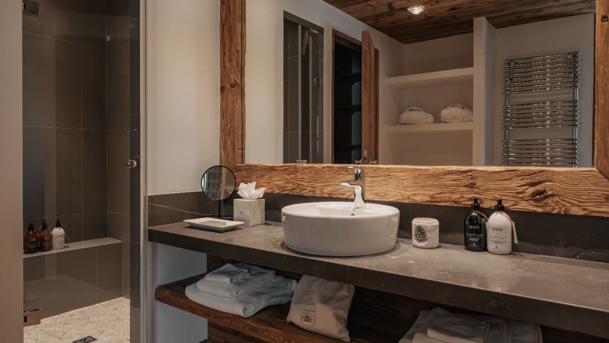Luxury-Ski-Chalet-Vald'Isere-La Face-OSC-Bathroom (5).jpg