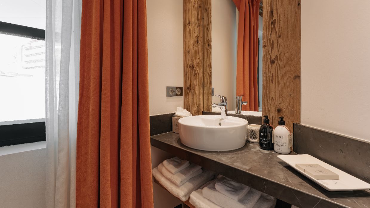 Luxury-Ski-Chalet-Vald'Isere-La Face-OSC-Bathroom.jpg