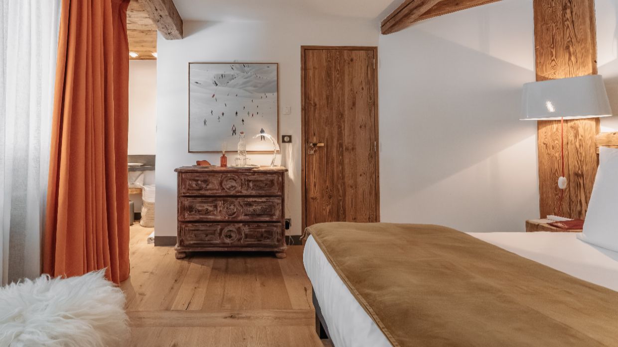 Luxury-Ski-Chalet-Vald'Isere-La Face-OSC-Bedroom (1).jpg