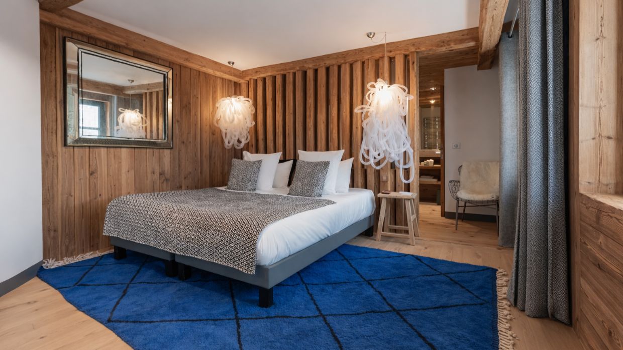 Luxury-Ski-Chalet-Vald'Isere-La Face-OSC-Bedroom (3).jpg