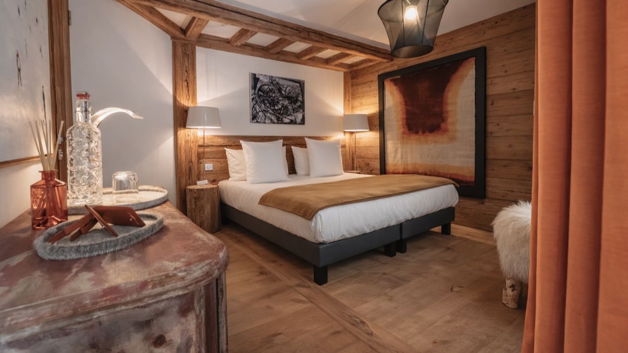 Luxury-Ski-Chalet-Vald'Isere-La Face-OSC-Bedroom (4).jpg