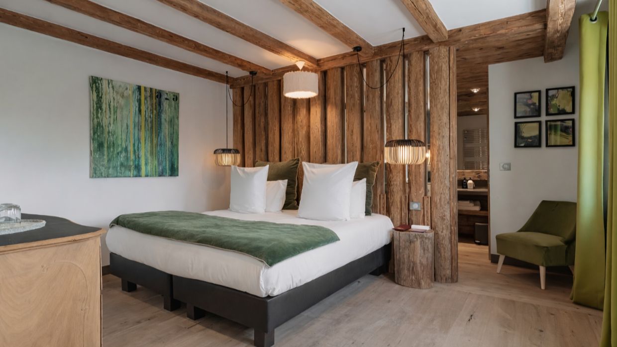 Luxury-Ski-Chalet-Vald'Isere-La Face-OSC-Bedroom (6).jpg