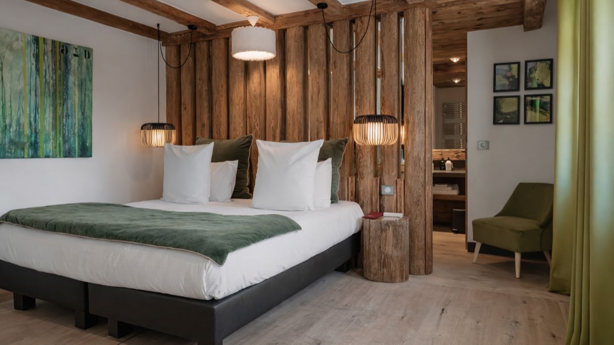 Luxury-Ski-Chalet-Vald'Isere-La Face-OSC-Bedroom (7).jpg