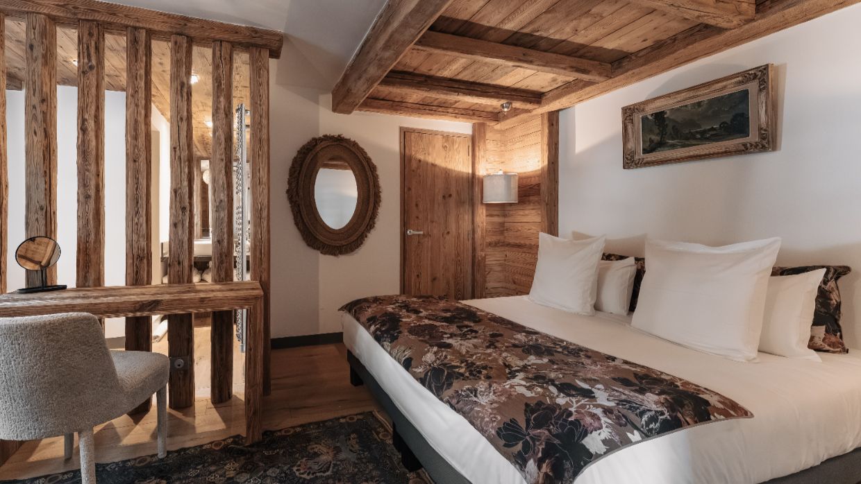 Luxury-Ski-Chalet-Vald'Isere-La Face-OSC-Bedroom (11).jpg