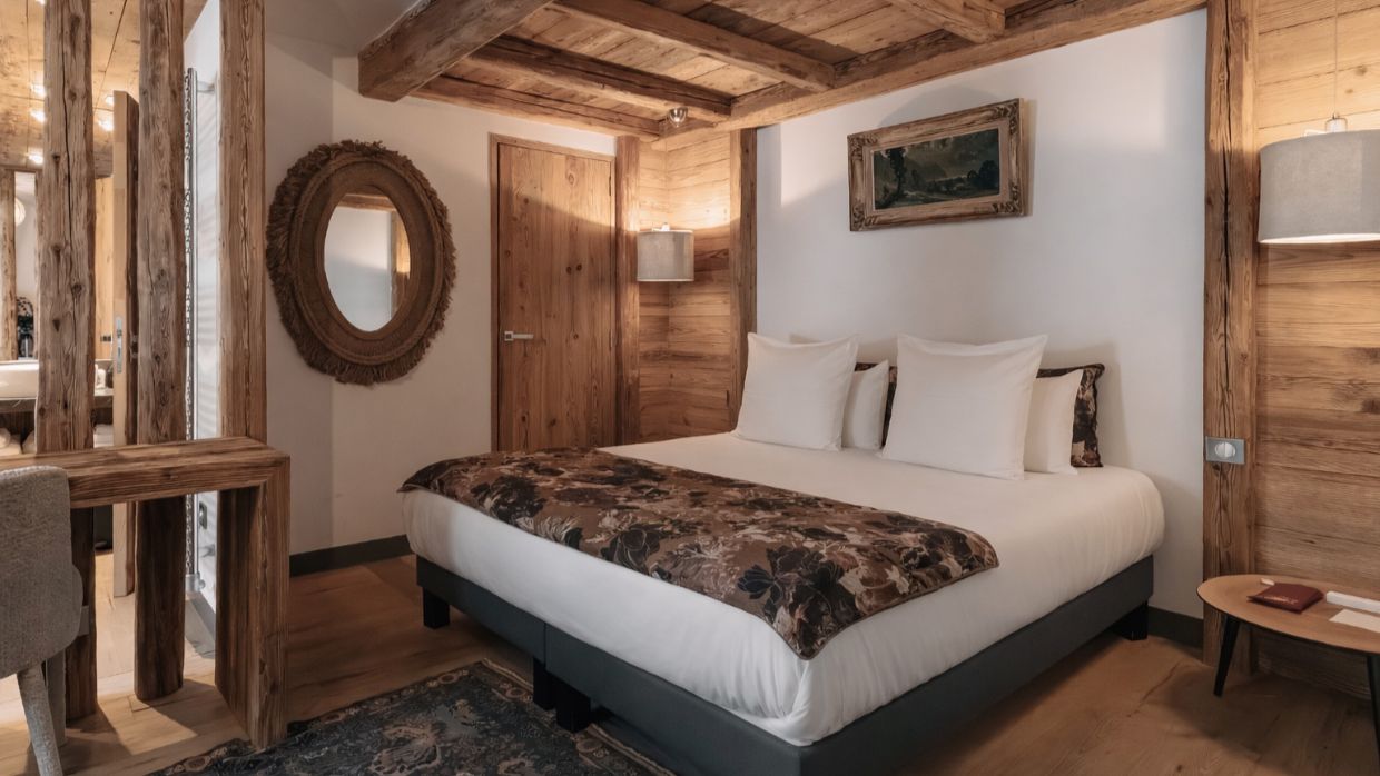 Luxury-Ski-Chalet-Vald'Isere-La Face-OSC-Bedroom (12).jpg