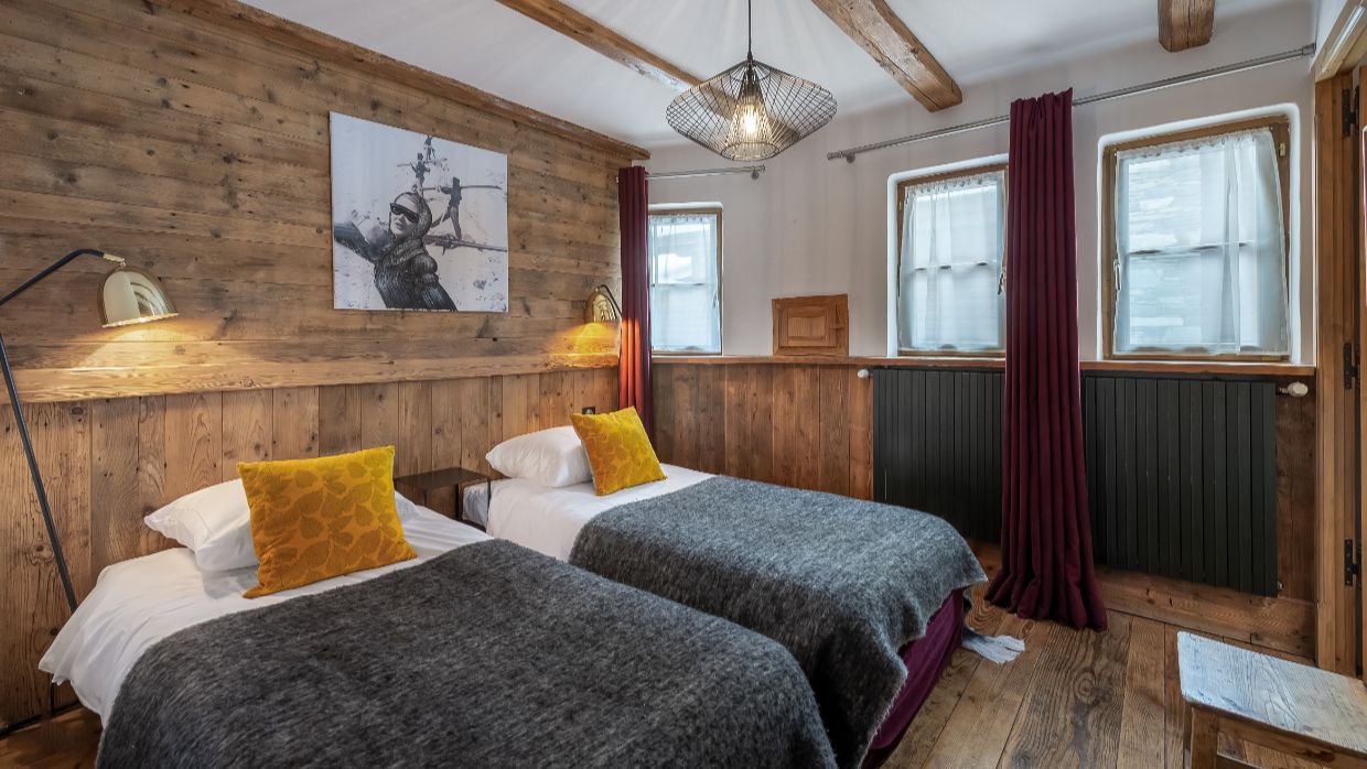 Luxury-Ski-Val d'Isere-Le Lievre-OSC-Twin bedroom.jpg