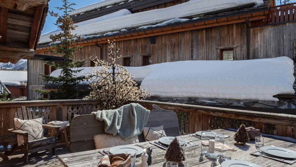 Luxury-Ski-Val d'Isere-Le Lievre-OSC- Outside dining.jpg