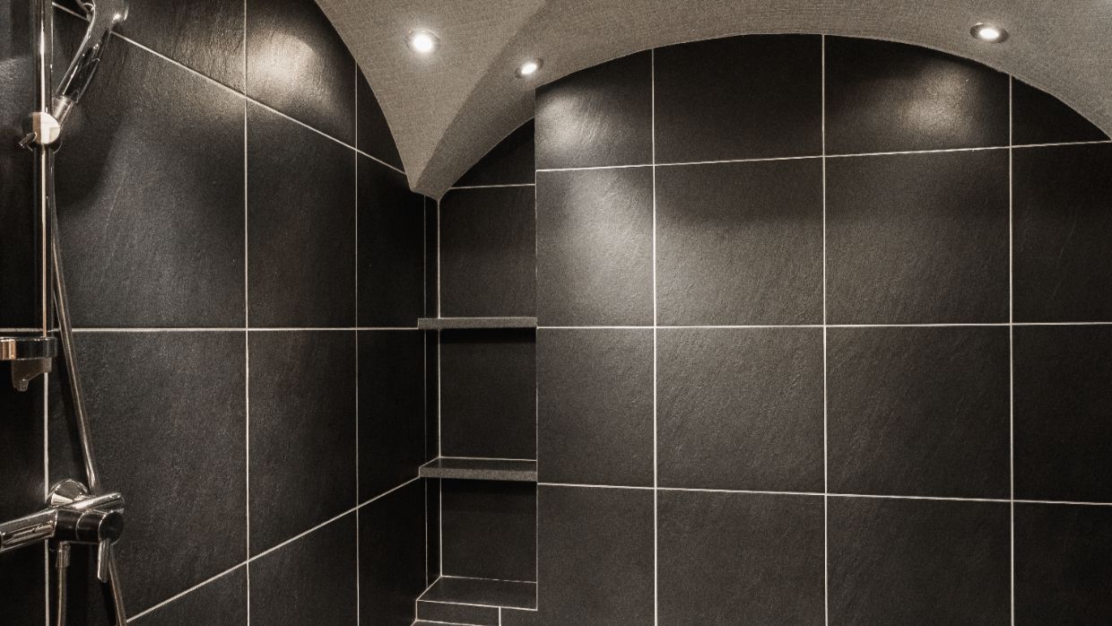 Luxury-Ski-Val d'Isere-Le Lievre-OSC-Bathroom (1).jpg